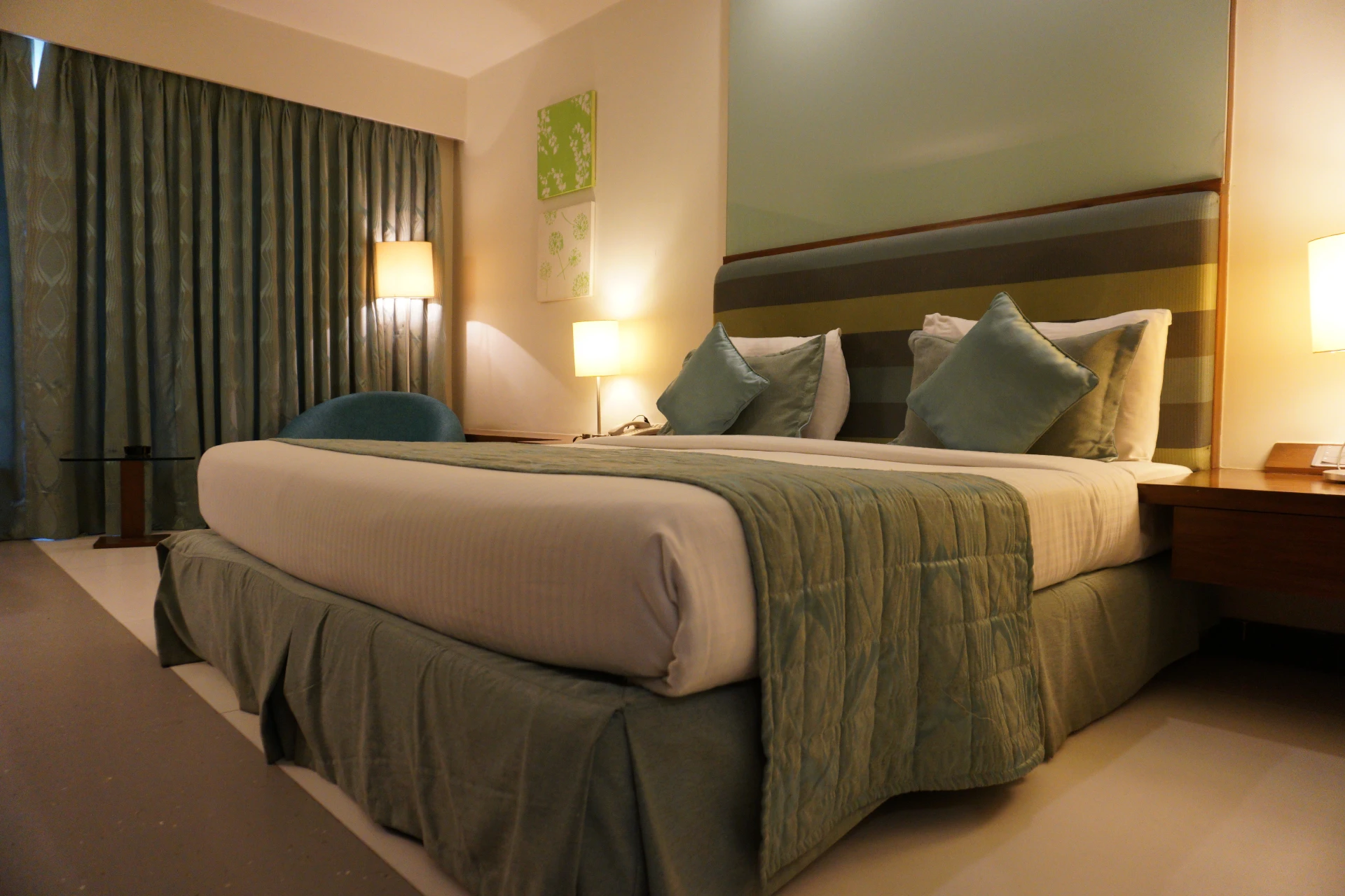 bedroom-bed